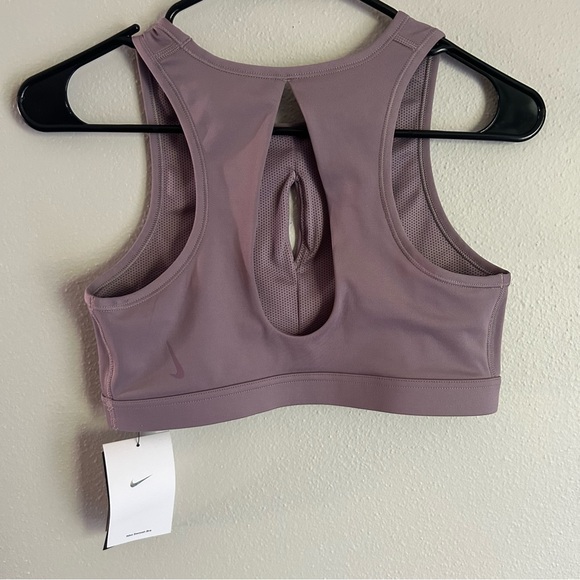 NWT Nike Medium Support Sports Bra with Keyhole Design - Picture 4 of 6